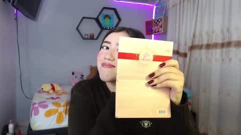 Snapshot of aurora_shy_ chatting on February 18, 5:11 pm Aurora  online show from February 18, 5:11 pm