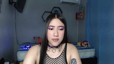 Snapshot of aurora_shy_ chatting on October 2, 5:45 am Aurora  online show from October 2, 5:45 am