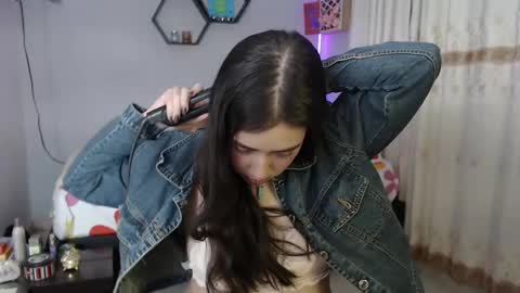 Snapshot of aurora_shy_ chatting on January 22, 2:37 am Aurora  online show from January 22, 2:37 am