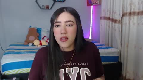 Snapshot of aurora_shy_ chatting on December 18, 1:05 am Aurora  online show from December 18, 1:05 am