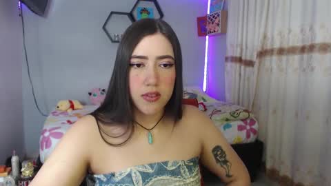 Snapshot of aurora_shy_ chatting on February 5, 11:17 pm Aurora  online show from February 5, 11:17 pm