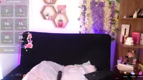 aurorahans online show from June 18, 11:09 pm