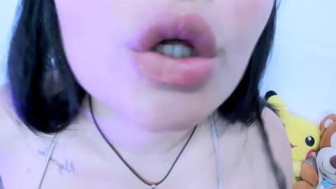 Snapshot of auroramcry chatting on January 10, 5:05 am INSTAGRAM AURORA MCRY online show from January 10, 5:05 am