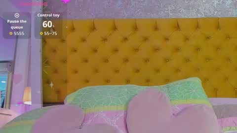 Snapshot of auroramiiller chatting on October 6, 10:25 pm Aurora Miiller online show from October 6, 10:25 pm