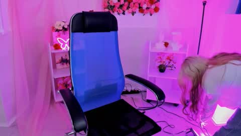 Snapshot of aurorawrenfield chatting on September 11, 7:20 am aurorawrenfield online show from September 11, 7:20 am