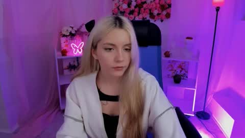 Snapshot of aurorawrenfield chatting on September 22, 10:35 am aurorawrenfield online show from September 22, 10:35 am