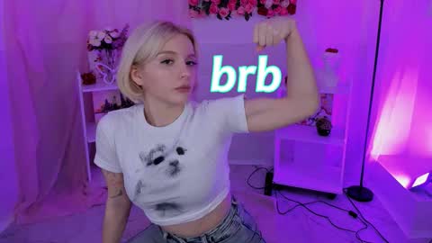 Snapshot of aurorawrenfield chatting on October 28, 10:32 am aurorawrenfield online show from October 28, 10:32 am