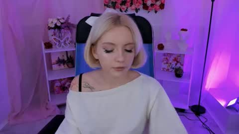 Snapshot of aurorawrenfield chatting on October 27, 10:22 am aurorawrenfield online show from October 27, 10:22 am