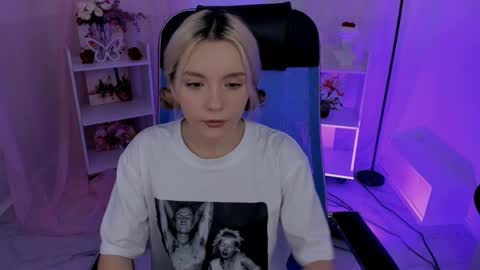 Snapshot of aurorawrenfield chatting on September 30, 5:13 am aurorawrenfield online show from September 30, 5:13 am