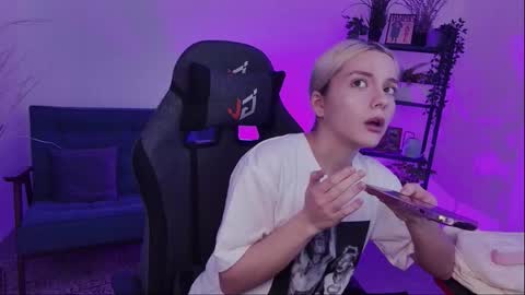 Snapshot of aurorawrenfield chatting on September 17, 10:46 am aurorawrenfield online show from September 17, 10:46 am