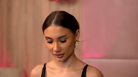 Ava online show from December 4, 10:41 pm