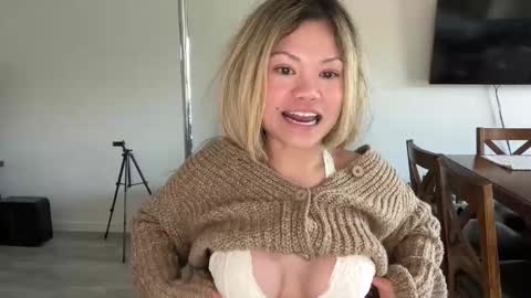 Little Ava  online show from April 30, 8:47 pm