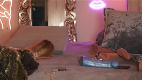 AvalonnFoxx online show from December 24, 6:22 am