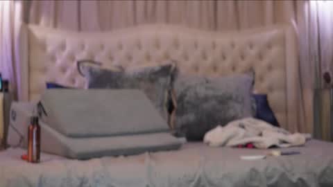 AvalonnFoxx online show from January 7, 6:27 am