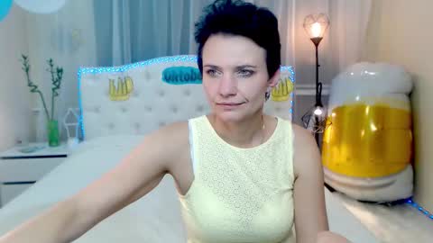 Snapshot of avasaturnian chatting on October 3, 2:22 pm avasaturnian online show from October 3, 2:22 pm