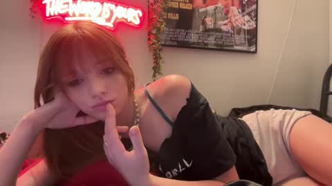 avaxlee online show from June 6, 12:50 am