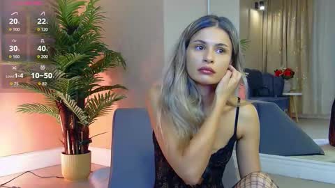 Snapshot of avrillcyrux chatting on October 10, 7:35 am AVRILL CYRUX online show from October 10, 7:35 am
