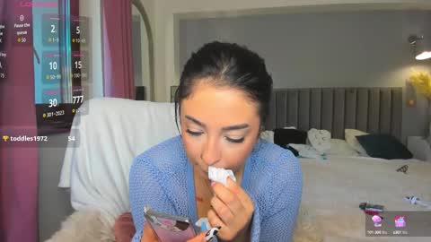 Snapshot of awesome_jolie chatting on October 19, 8:27 am Jolie online show from October 19, 8:27 am