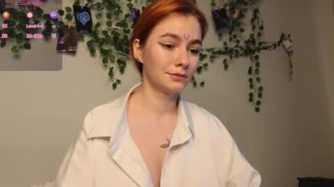 Snapshot of aww_burn chatting on October 29, 3:33 am Tris online show from October 29, 3:33 am