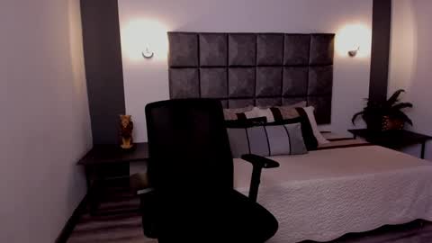 Snapshot of ayleen_dunkann chatting on February 4, 12:33 pm Ayleen online show from February 4, 12:33 pm