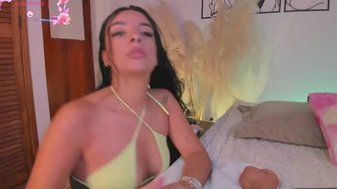 Snapshot of aylinnzambrano_ chatting on September 24, 12:59 pm Aylin online show from September 24, 12:59 pm