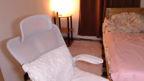 Snapshot of azianalina chatting on October 18, 7:33 am Lina online show from October 18, 7:33 am