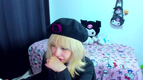 Snapshot of azu_moure chatting on October 26, 3:57 am Azu Moure online show from October 26, 3:57 am