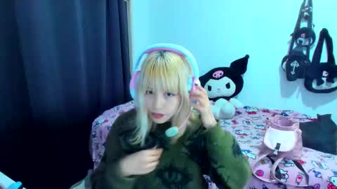 Azu Moure online show from November 21, 3:52 am