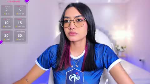 Azura online show from June 22, 7:33 pm