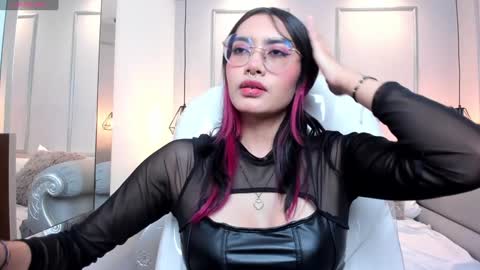 Snapshot of azurakindong chatting on January 9, 7:29 pm Azura online show from January 9, 7:29 pm