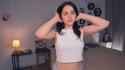 Snapshot of babe_on_fire chatting on October 18, 8:17 am Alice online show from October 18, 8:17 am