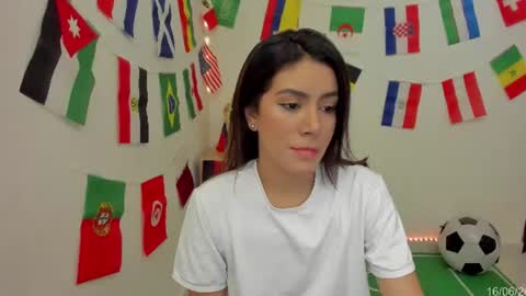 itzell  online show from June 16, 8:43 pm
