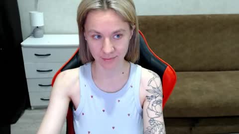 baby_kitte online show from November 5, 2:39 am