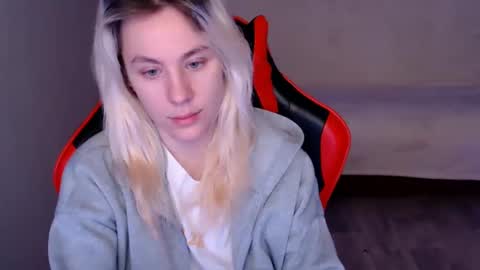 baby_kitte online show from December 13, 11:50 pm