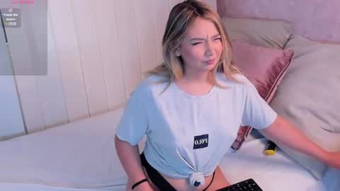 babyfoxxx_ online show from June 13, 6:27 pm