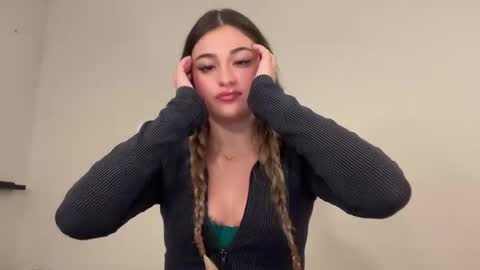 Mia online show from January 17, 4:17 am