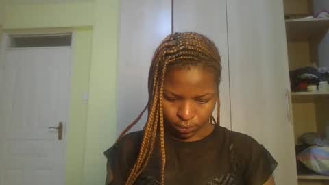 Snapshot of baddie_dee chatting on October 25, 9:50 am baddie_dee online show from October 25, 9:50 am