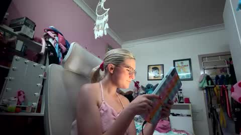 baddieprettypussy online show from May 21, 11:08 am