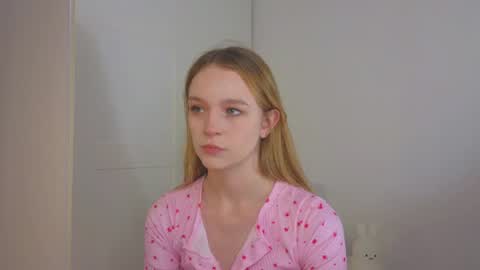 Kate online show from June 28, 4:24 pm