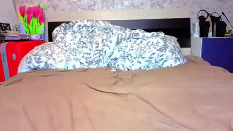 holly online show from June 19, 3:48 pm