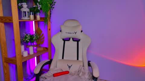 Elly online show from February 18, 4:44 am