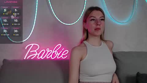 Snapshot of barbie_emi chatting on February 12, 1:19 am barbie_emi online show from February 12, 1:19 am