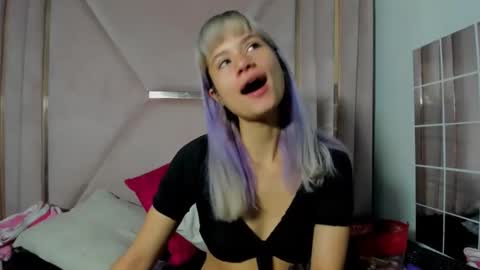 Snapshot of barbieambarx chatting on October 21, 12:42 pm Barbie online show from October 21, 12:42 pm