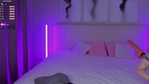  Emma online show from February 3, 9:39 pm