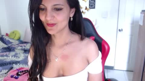 Snapshot of basmahernandez chatting on September 10, 6:19 pm Besma online show from September 10, 6:19 pm
