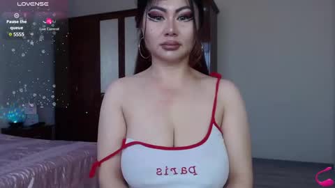 Snapshot of batari_giya chatting on December 11, 5:00 am Lara online show from December 11, 5:00 am