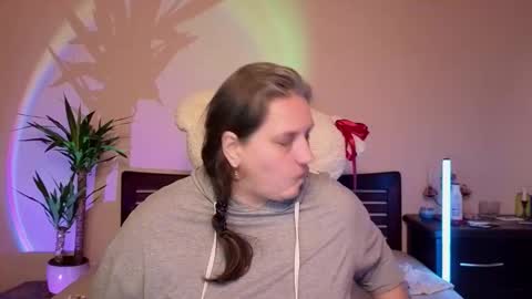 Love online show from March 5, 11:50 am