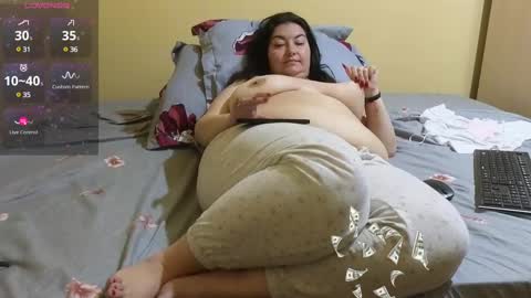 Snapshot of bbw_milf_4u chatting on March 1, 3:16 pm Emma online show from March 1, 3:16 pm