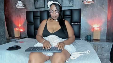 Bbwlatina01 online show from May 7, 12:20 pm