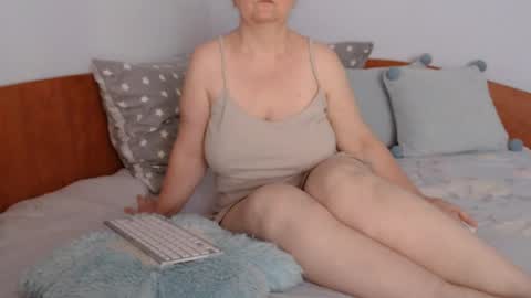 beatrice26 online show from July 17, 10:30 am